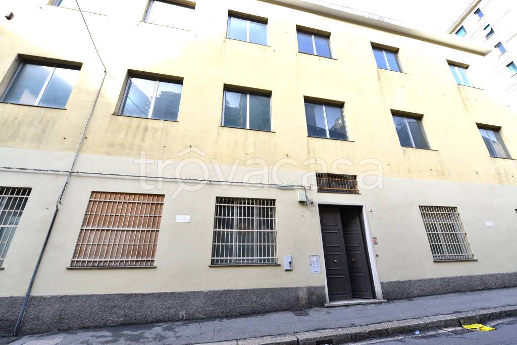 locale commerciale in vendita a Genova in zona Sampierdarena