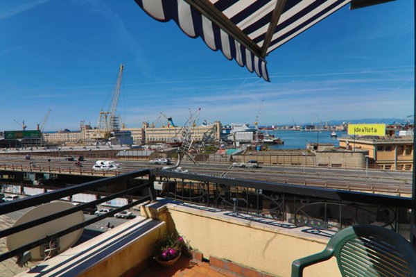 appartamento in vendita a Genova in zona Sottoripa / Maddalena / Molo