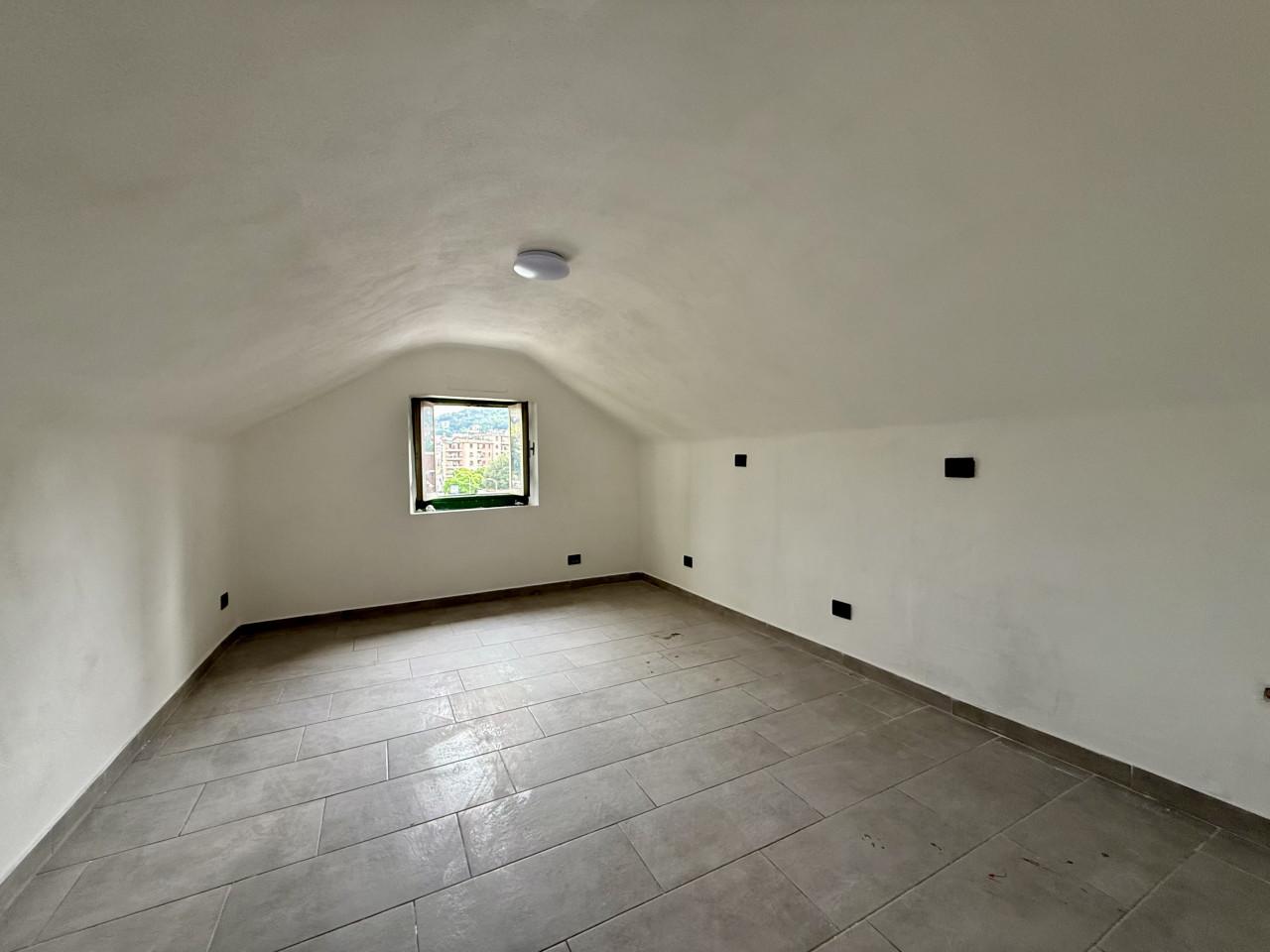 appartamento in vendita a Genova in zona Rivarolo