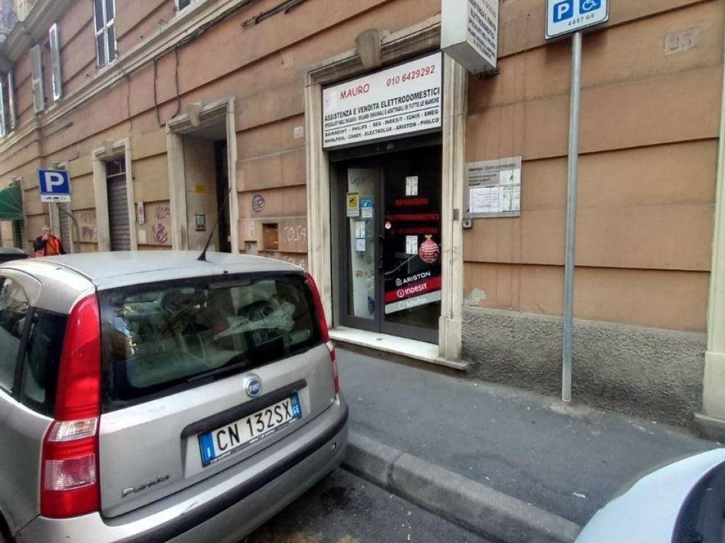 negozio in vendita a Genova in zona Sampierdarena