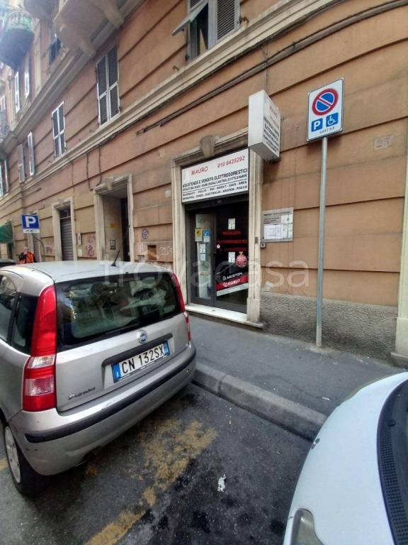 negozio in vendita a Genova in zona Sampierdarena