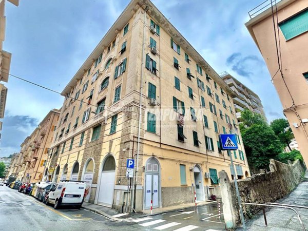 appartamento in vendita a Genova in zona Sestri Ponente