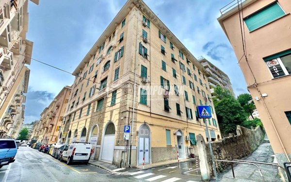 appartamento in vendita a Genova in zona Sestri Ponente