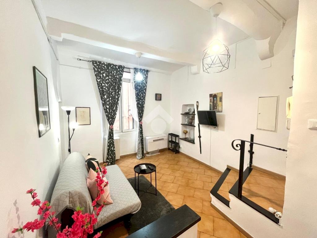 appartamento in vendita a Genova in zona Sottoripa / Maddalena / Molo