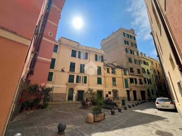 appartamento in vendita a Genova in zona Sottoripa / Maddalena / Molo