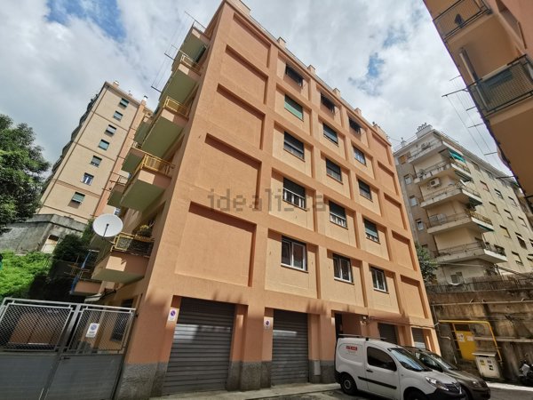 appartamento in vendita a Genova in zona Sestri Ponente
