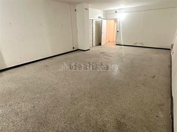 locale di sgombero in vendita a Genova in zona Foce