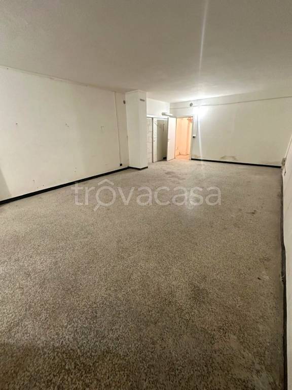 locale di sgombero in vendita a Genova in zona Foce