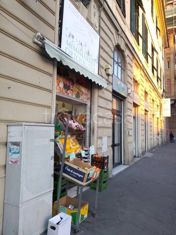 locale commerciale in vendita a Genova in zona Sampierdarena