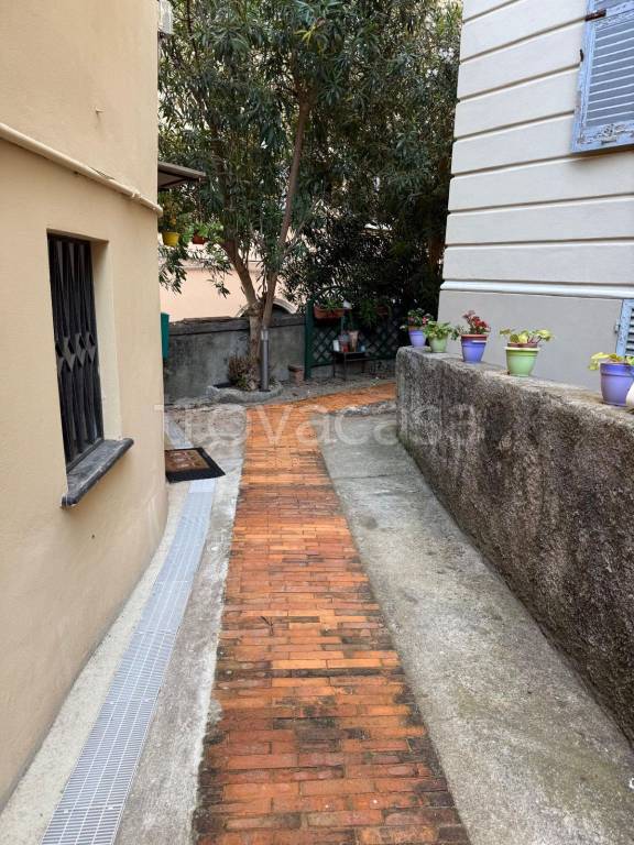 appartamento in vendita a Genova in zona Lagaccio / Granarolo
