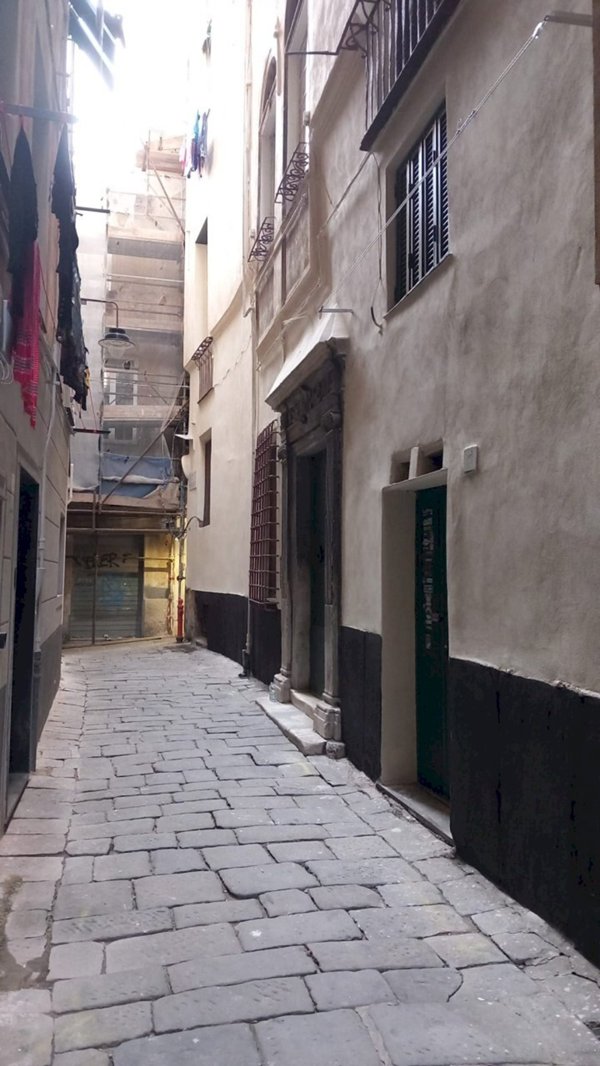 appartamento in vendita a Genova in zona Sottoripa / Maddalena / Molo