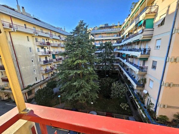 appartamento in vendita a Genova in zona Sestri Ponente