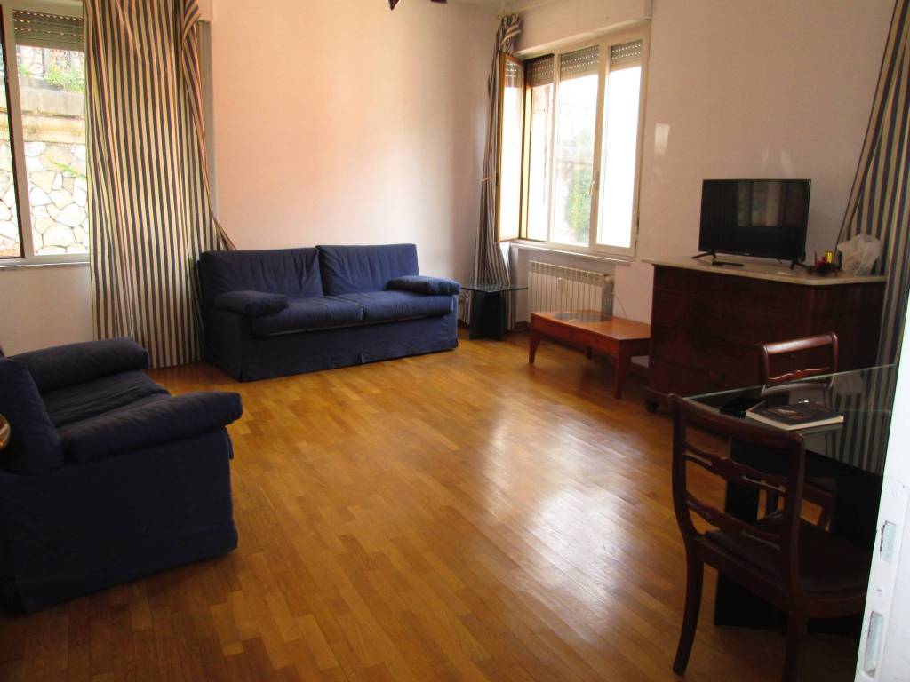 appartamento in vendita a Genova in zona Carignano