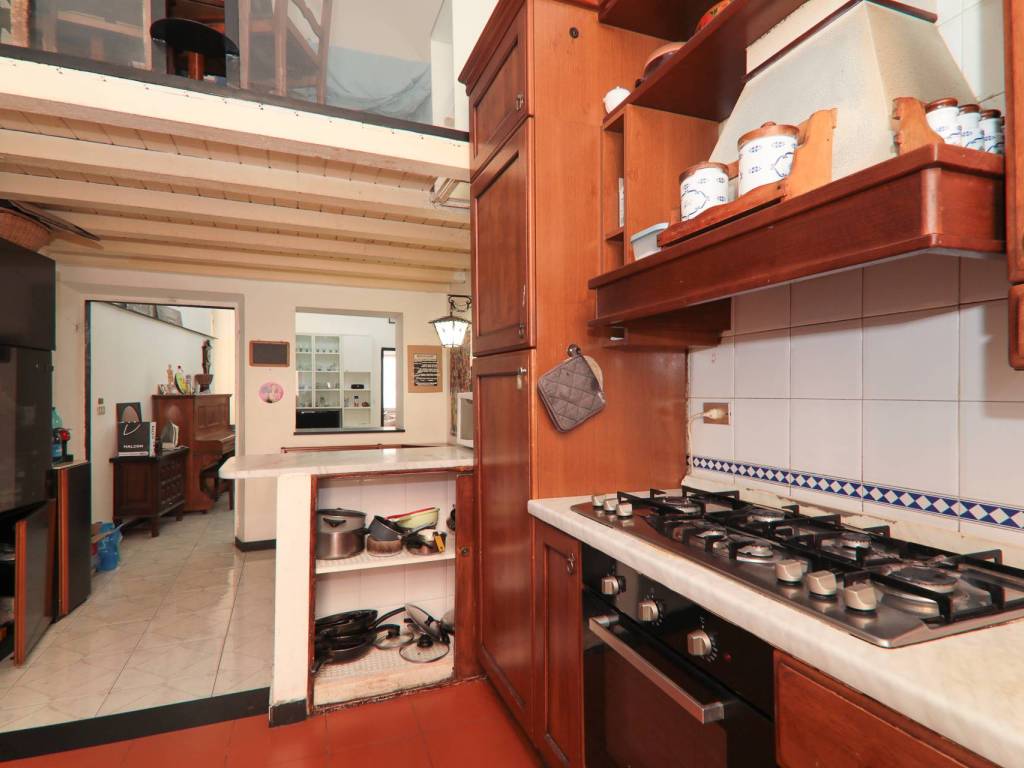 appartamento in vendita a Genova in zona Sottoripa / Maddalena / Molo