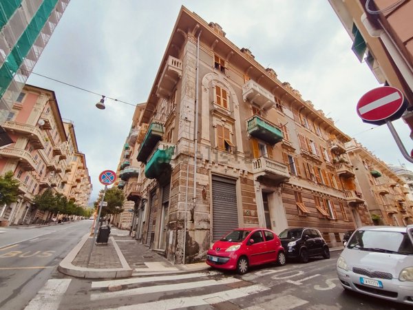 appartamento in vendita a Genova in zona Sestri Ponente
