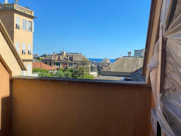 appartamento in vendita a Genova in zona Quarto dei Mille