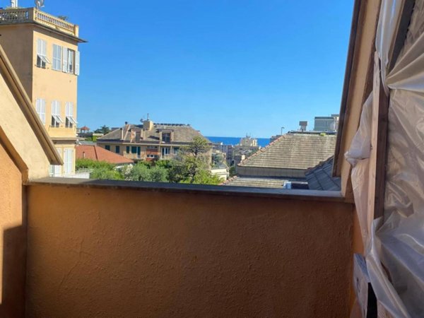 appartamento in vendita a Genova in zona Quarto dei Mille