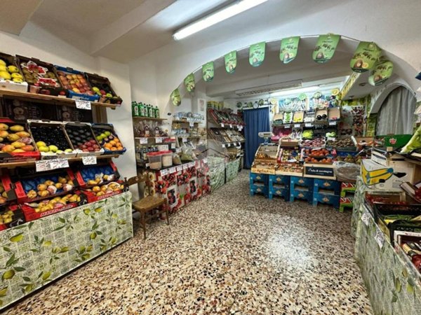 negozio in vendita a Genova in zona Palmaro / Pra'