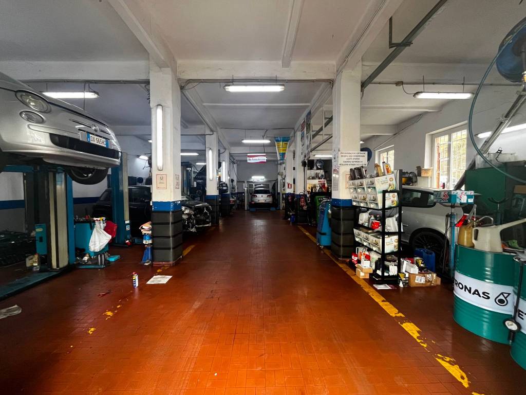 negozio in vendita a Genova in zona Sturla