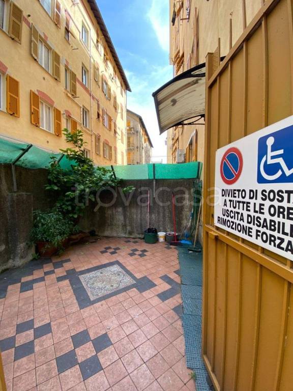 appartamento in vendita a Genova in zona Sestri Ponente