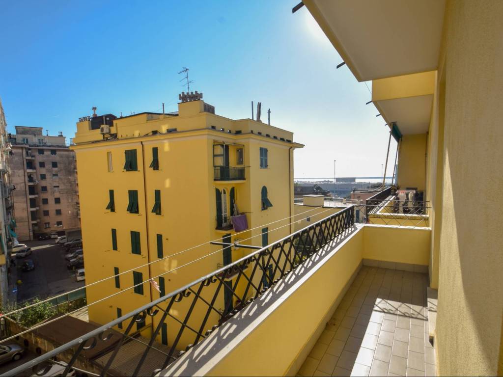 appartamento in vendita a Genova in zona Palmaro / Pra'