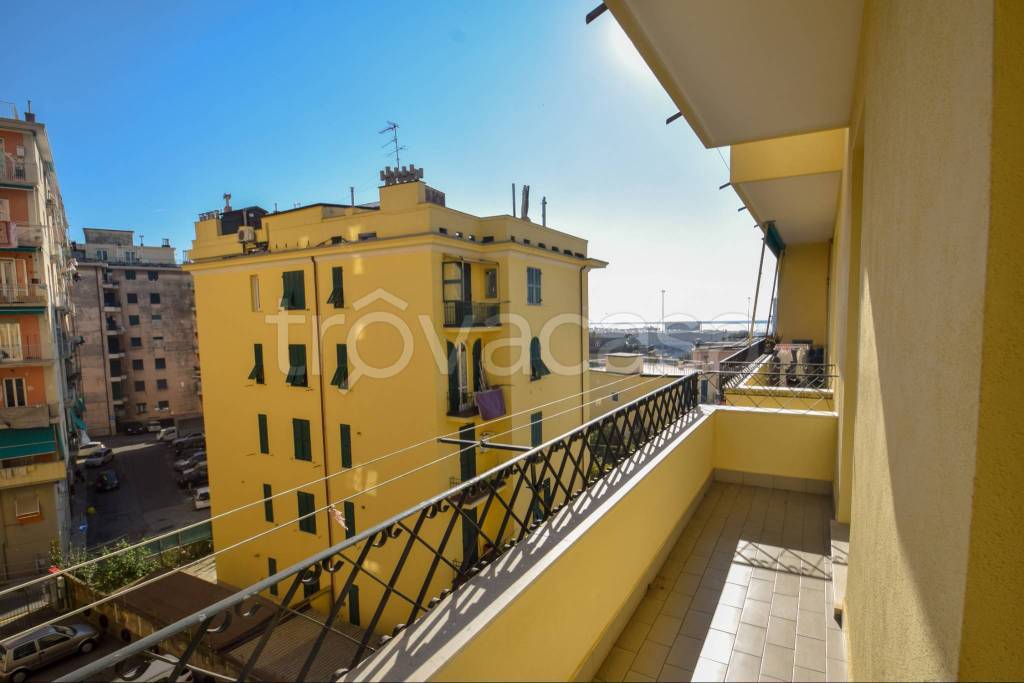 appartamento in vendita a Genova in zona Palmaro / Pra'