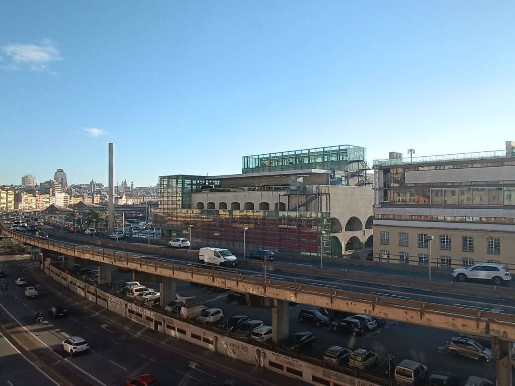 appartamento in vendita a Genova in zona Sottoripa / Maddalena / Molo