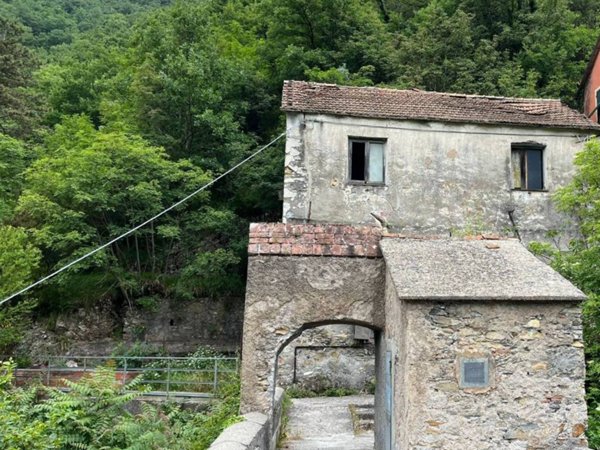 casa indipendente in vendita a Genova in zona Struppa