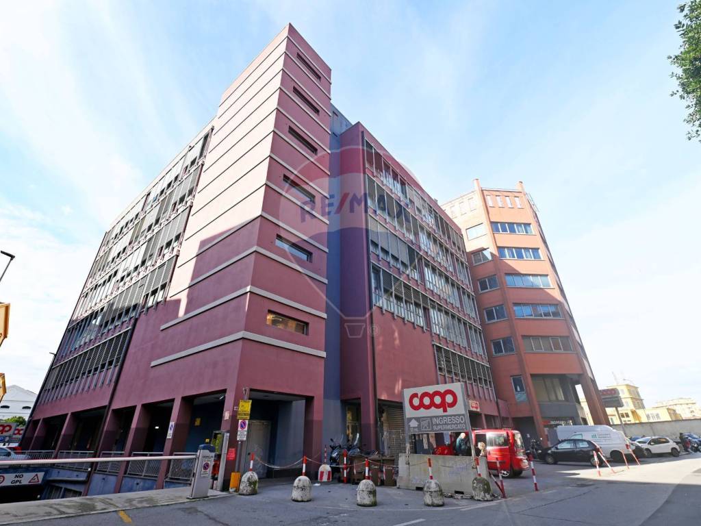 ufficio in vendita a Genova in zona Cornigliano
