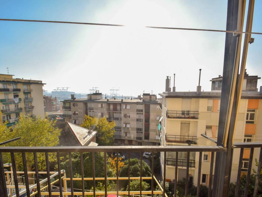 appartamento in vendita a Genova in zona Palmaro / Pra'
