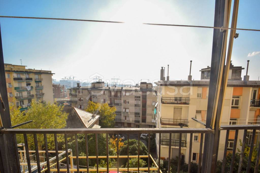 appartamento in vendita a Genova in zona Palmaro / Pra'