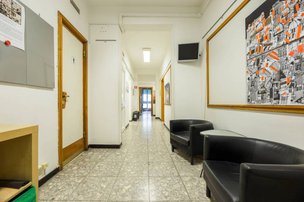 appartamento in vendita a Genova in zona Sottoripa / Maddalena / Molo
