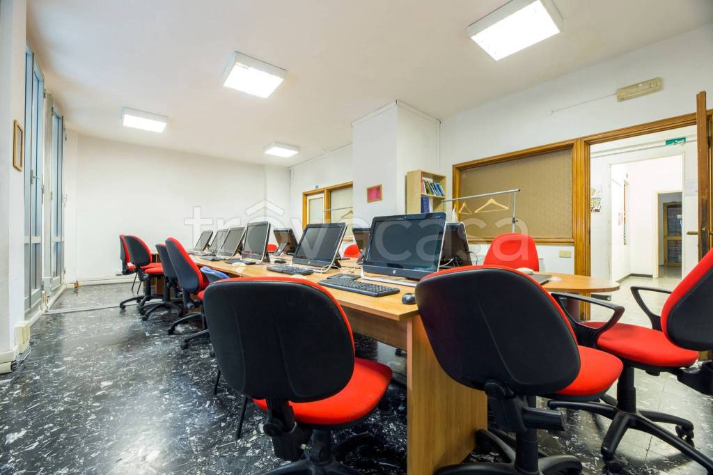 appartamento in vendita a Genova in zona Sottoripa / Maddalena / Molo