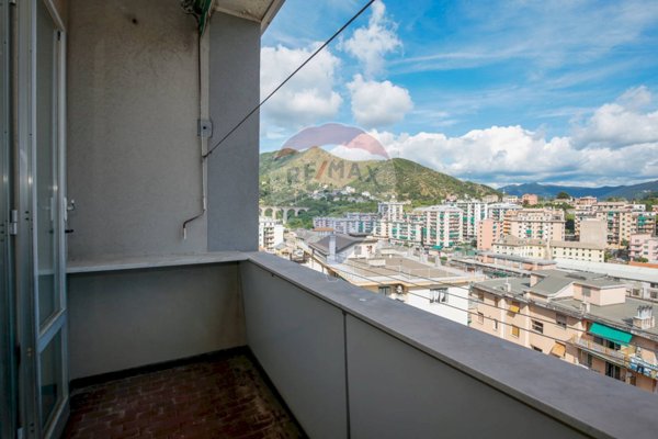 appartamento in vendita a Genova in zona Sestri Ponente