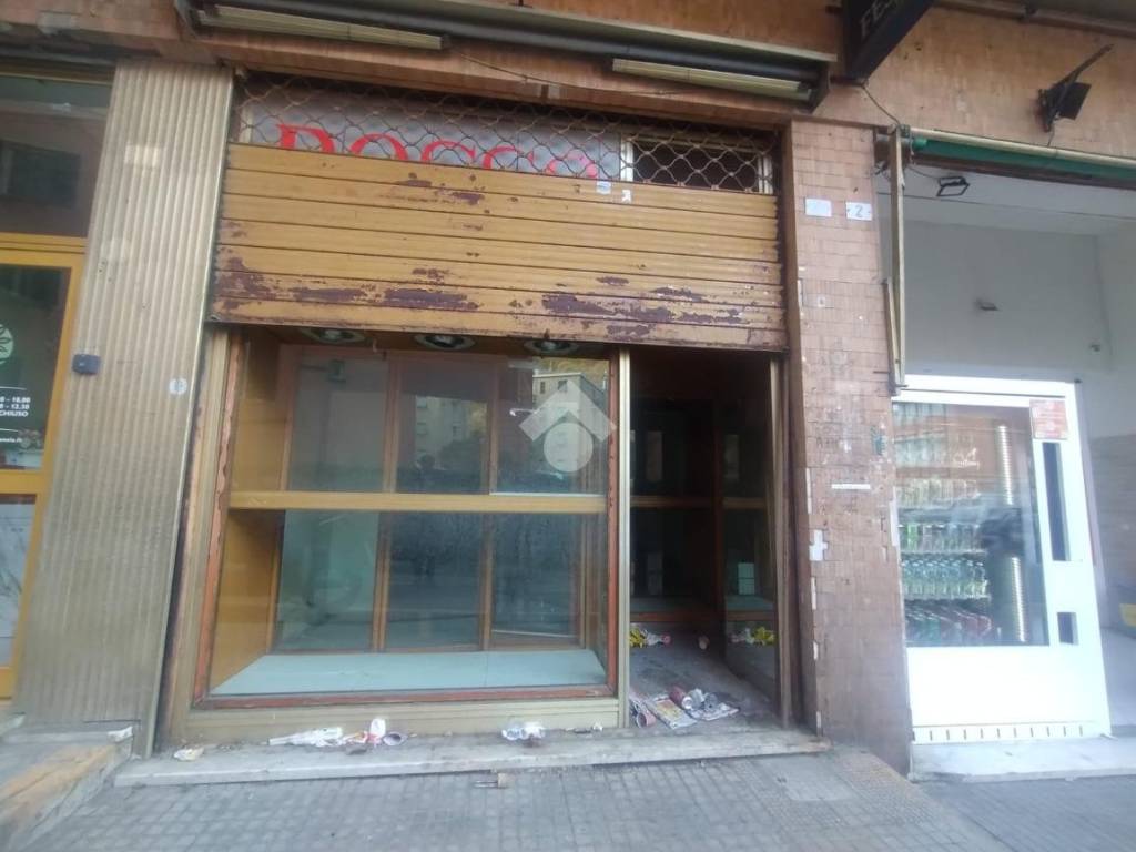 locale commerciale in vendita a Genova