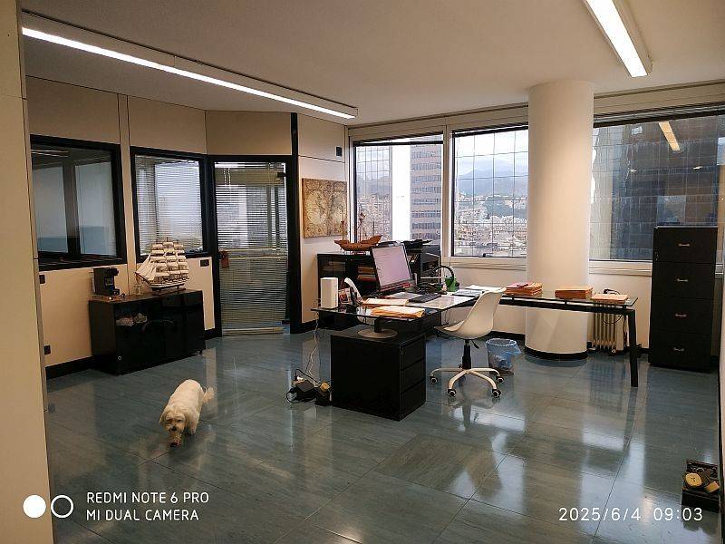ufficio in vendita a Genova in zona Sampierdarena