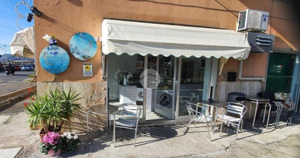 negozio in vendita a Genova in zona Palmaro / Pra'