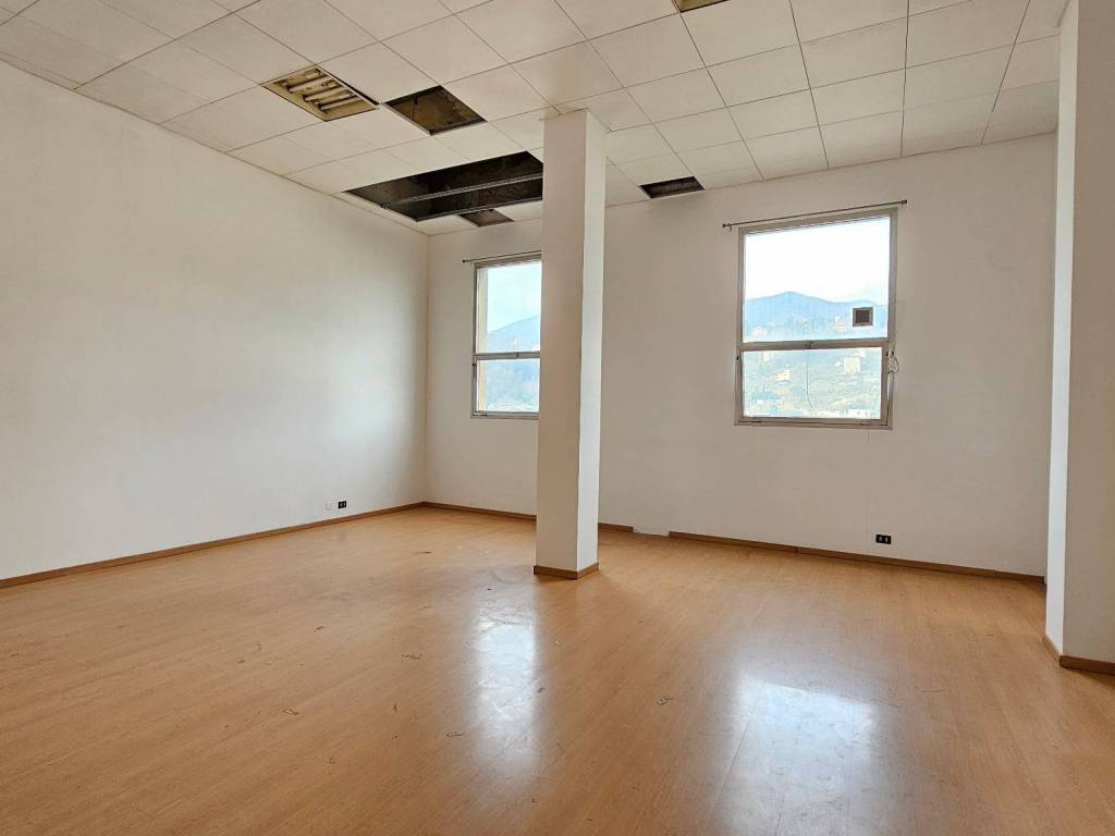 ufficio in vendita a Genova in zona Bolzaneto