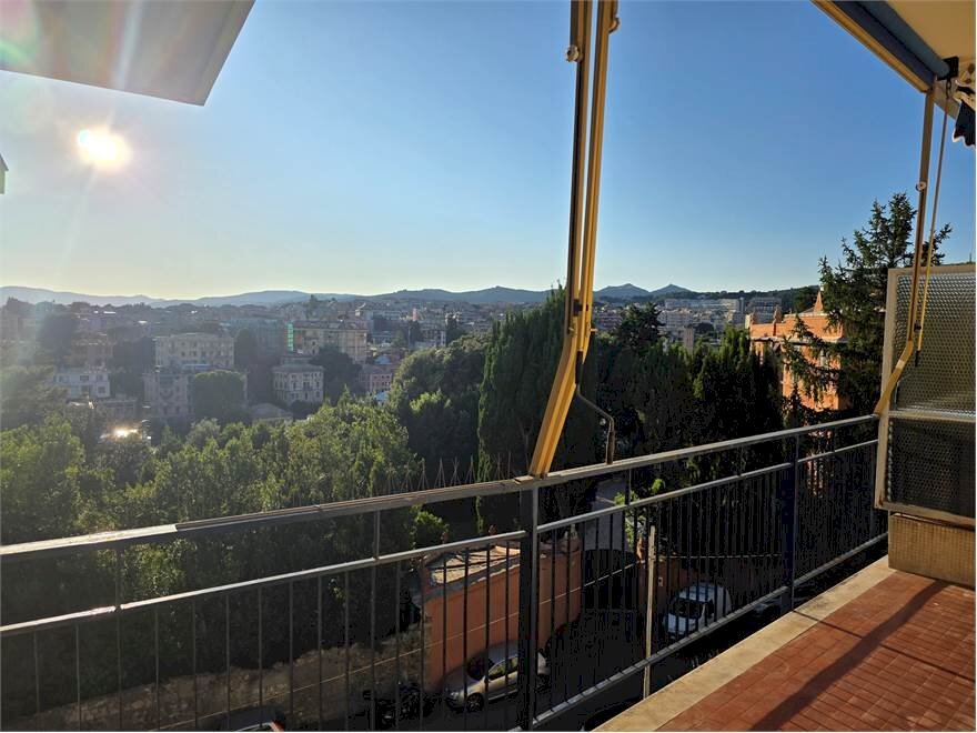 appartamento in vendita a Genova in zona Sturla
