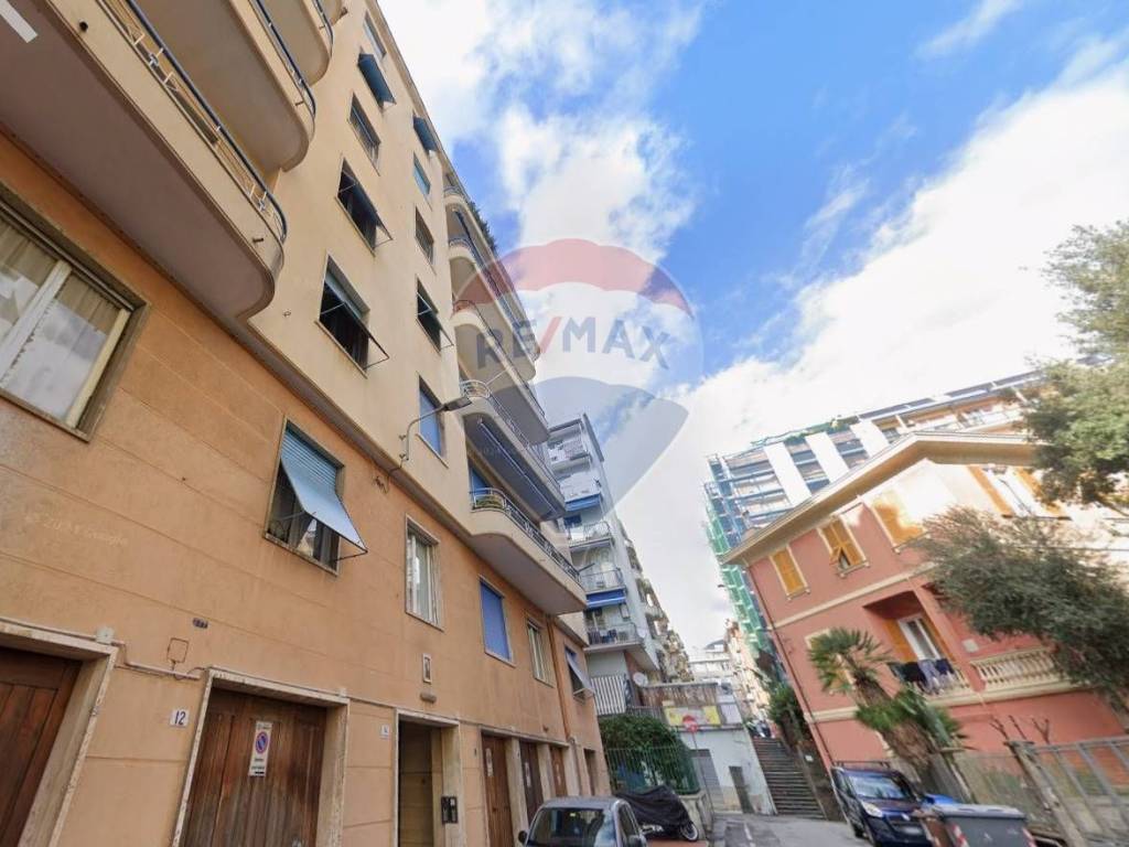 appartamento in vendita a Genova in zona Sestri Ponente