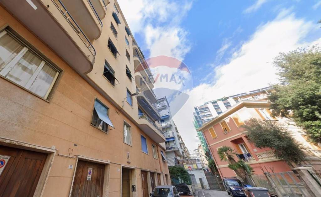 appartamento in vendita a Genova in zona Sestri Ponente