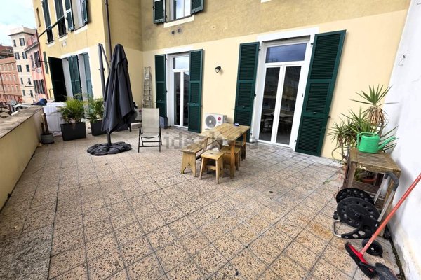 appartamento in vendita a Genova in zona Sottoripa / Maddalena / Molo