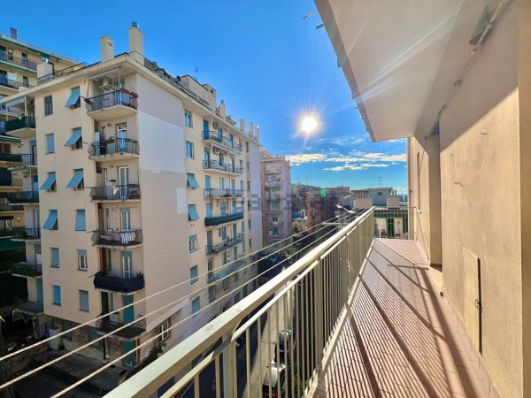 appartamento in vendita a Genova in zona Sestri Ponente