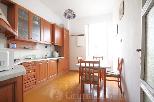 appartamento in vendita a Genova in zona Rivarolo