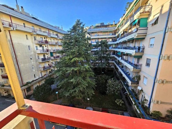 appartamento in vendita a Genova in zona Sestri Ponente