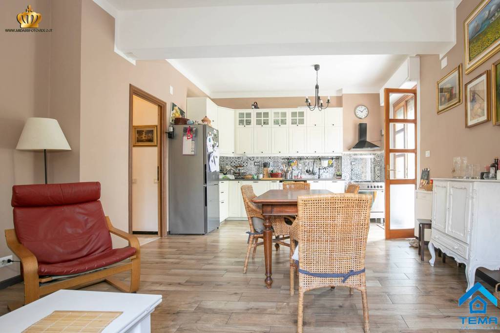 appartamento in vendita a Genova in zona Molassana