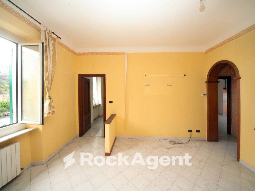 appartamento in vendita a Genova in zona Bolzaneto
