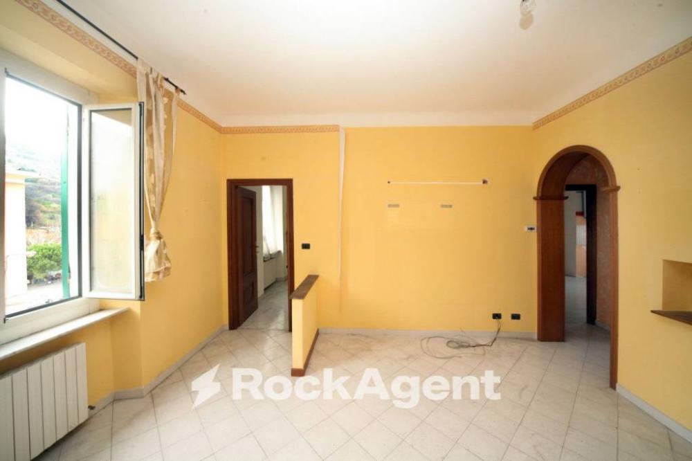 appartamento in vendita a Genova in zona Bolzaneto