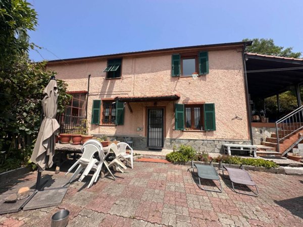 casa indipendente in vendita a Genova in zona Lagaccio / Granarolo