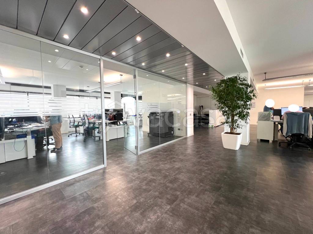 ufficio in vendita a Genova in zona Foce